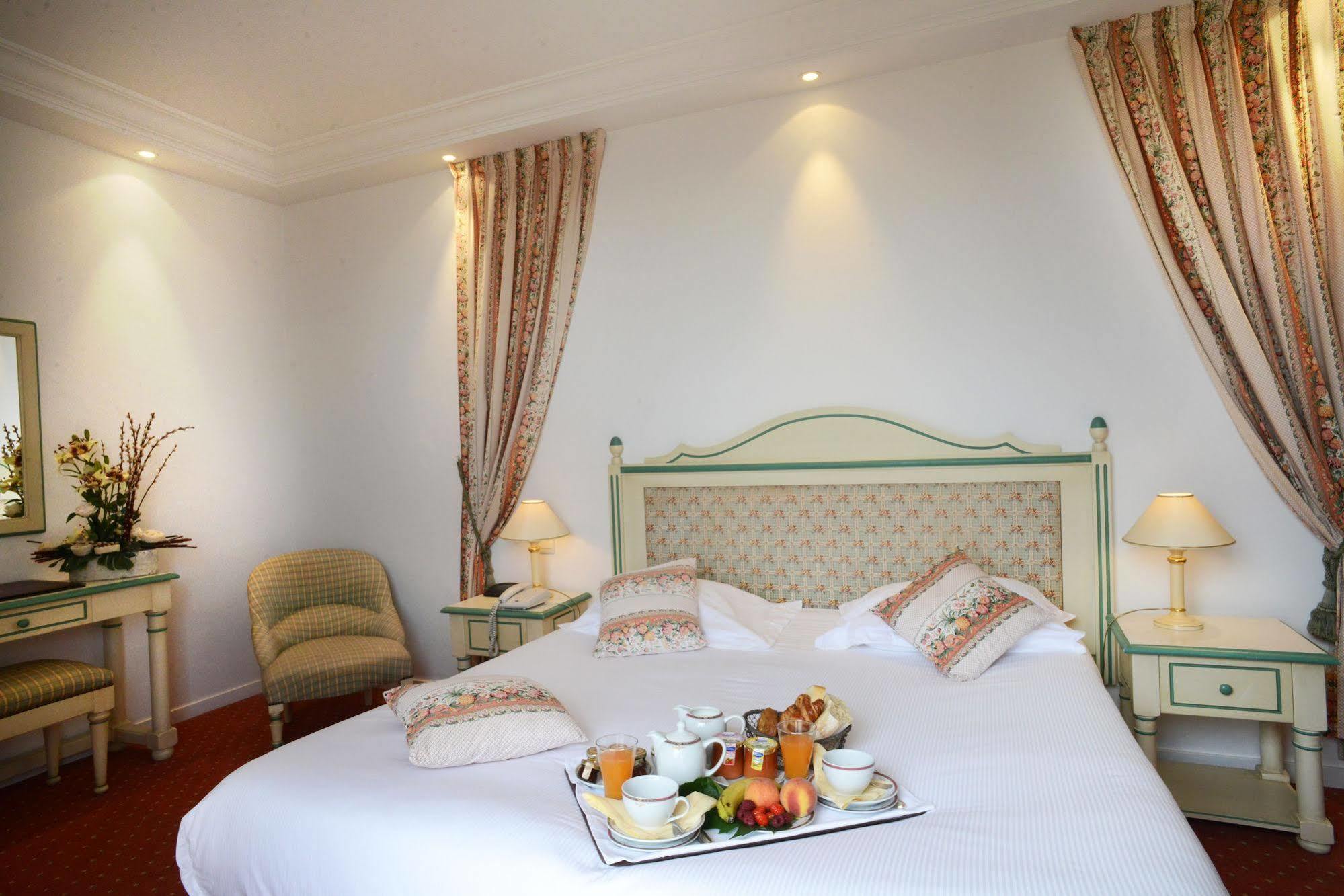 Hotel Giraglia Grimaud Exterior photo